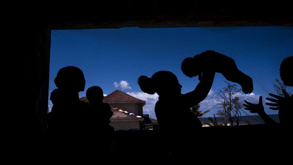Leonel Castro é o vencedor na categoria de Assuntos Contemporâneos nos prémios de fotojornalismo Estação Imagem 2020 com uma reportagem em Moçambique.  A passagem do Ciclone Idai, na província de Sofala, em Moçambique, deixou o orfanato municipal da Beira, Os Continuadores, ainda mais desvalido, a precisar de obras, equipamentos e alimentos. Há 44 anos que acolhe crianças órfãs dos bairros da cidade da Beira e de todas as províncias de Sofala que são Buzi, Nhamatanda e Dondo, albergando hoje 78 infantes que têm idades dos zero aos 12 anos. A maioria são muito pequeninos, metade ainda está no berçário, são crianças que perderam de muitas formas o pai e a mãe. Há crianças vítimas de maus-tratos pelos pais, violência física ou psicológica, crianças abandonadas, deficientes mentais ou motoras, crianças perdidas, filhos de pais presos, filhos de pais drogados, crianças mutiladas que foram vítimas do tráfico de órgãos. Coimbra 18 de julho de 2020. LEONEL DE  CASTRO / ESTAÇÃO IMAGEM / LUSA +++PROIBIDA A COMERCIALIZAÇÃO+++