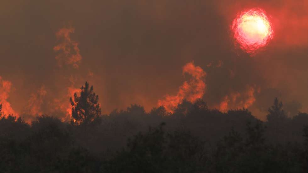 Incêndio em Quebrada de Baixo, freguesia de Freixianda, concelho de Ourém, 09 de julho de 2022. O ministro da Administração Interna destacou hoje a "capacidade de fiscalização" mobilizada no combate aos incêndios, após ter sobrevoado os fogos de Carrazeda de Ansiães e de Ourém, a bordo de uma aeronave P-3C Cup+ da Força Aérea. PAULO CUNHA/LUSA