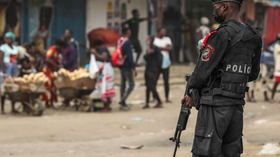Elements of the Angolan Rapid Intervention Police (PIR) were called today to the 30 market, Luanda's largest market, to disperse crowds, allegedly instigated by elements of the largest opposition party, UNITA (National Union for the Total Independence of Angola), a day after the Angola 2022 general elections, in the municipality of Viana, Luanda, Angola, 25 August 2022. The Angolan general elections, the fifth ballot in the country's political history, featured candidates from eight political groupings and elect the President and Vice President of the Republic of Angola. PAULO NOVAIS/LUSA