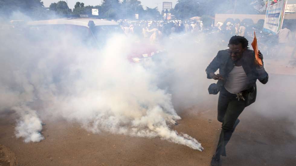 epa09623577 Members of the Movement of June 5, known as Rassemblement des Forces Patriotiques (M5-RFP) group, clash with police who used tear gas to disperse the crowd ahead of the next round of national consultations on the management of the transition in Bamako, Mali, 10 September 2020. Some M5-RFP members were trying to gain access to the conference center when they were blocked by police. Mali President Ibrahim Boubakar Keita resigned 19 August 2020 after a coup by the military on 18 August 2020 with the National Committee for the Salvation of the People (CNSP) in control and trying to work towards a transition.  EPA/H.DIAKITE  EPA-EFE/H.DIAKITE *** Local Caption *** 56331961