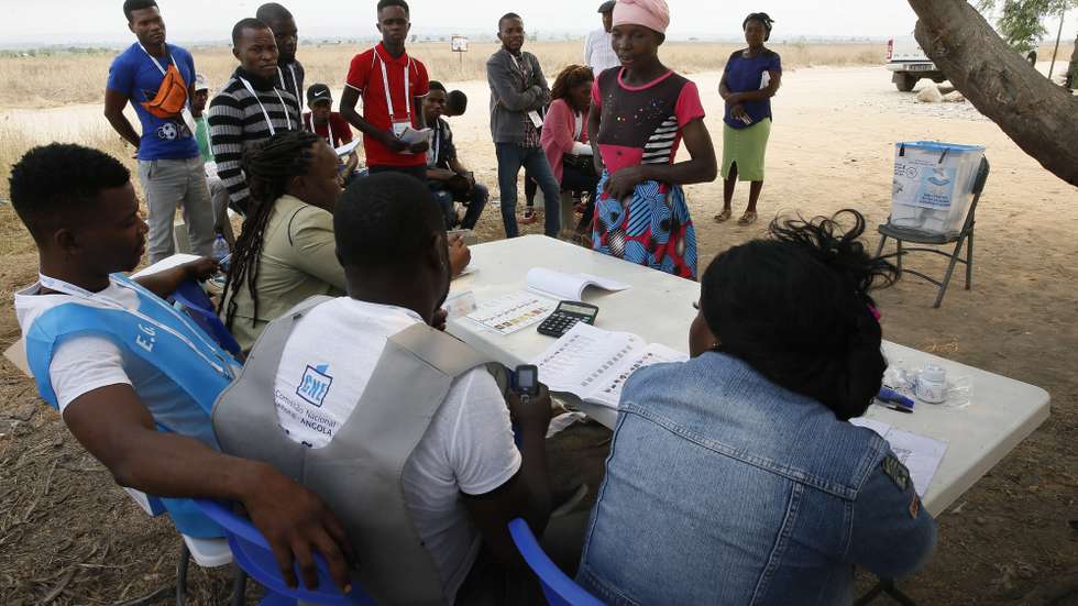 epa10136314 Voters cast their ballots in the general elections at a polling station in rural zones at Bengo Provine, Angola, 24 August 2022. Nearly 14.4 million Angolans are being called to vote in general elections, a process that the opposition considers lacking transparency, but that the government considers exemplary. The general elections will define the composition of parliament and party leader with majority of votes will become the president.  EPA/AMPE ROGERIO
