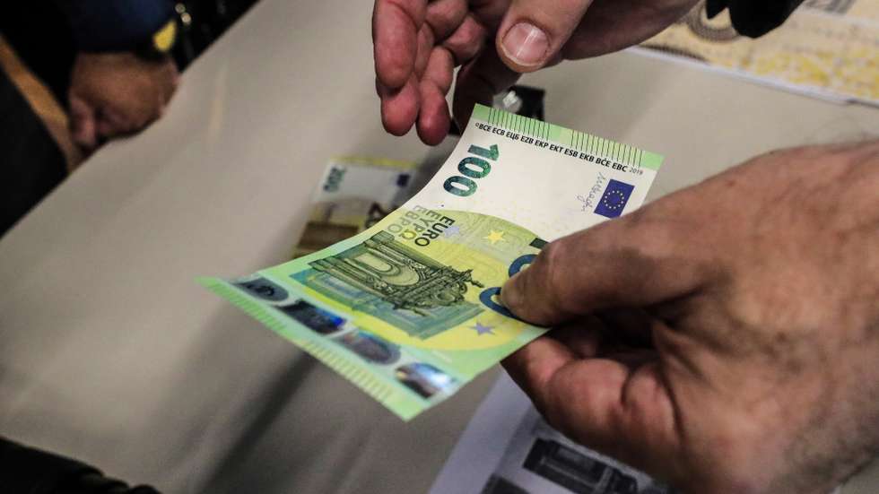 Depósitos de particulares caem 3,8% em outubro para 175,2 mil milhões de euros