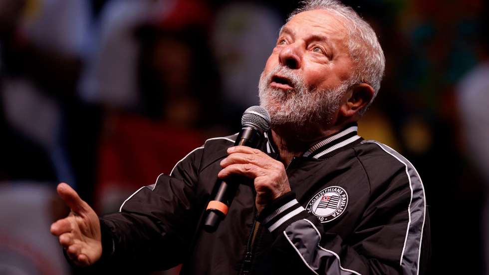 epa10204708 Former President and presidential candidate Luiz Inacio Lula da Silva delivers a speech during a campaign rally in Sao Paulo, Brazil, 24 September 2022. Former President Luiz Inacio Lula da Silva, stated that Jair Bolsonaro 'only knows how to make fake news' and warned about the possible foul play of the president's campaign in the final stretch of the campaign.  EPA/Fernando Bizerra