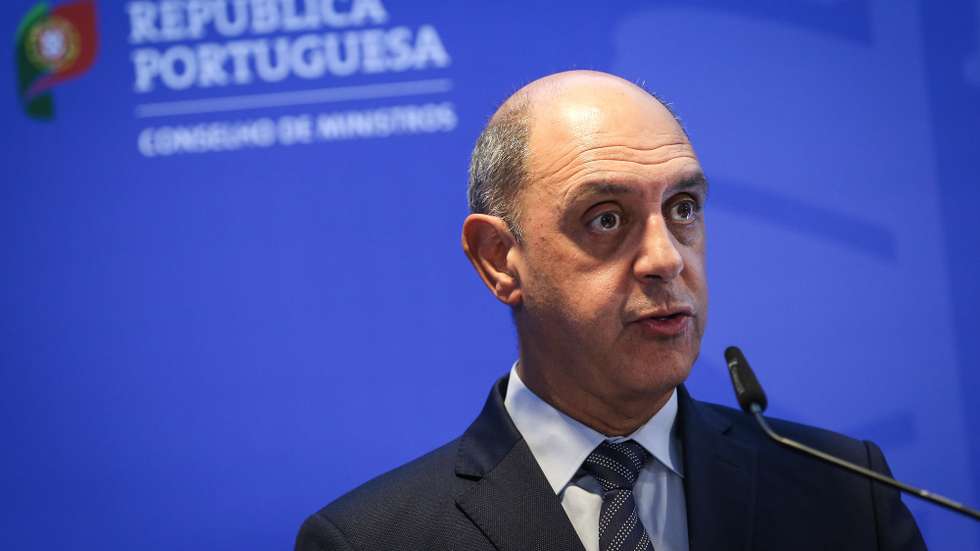 O ministro da Saúde, Manuel Pizarro, fala aos jornalistas durante o briefing da reunião do Conselho de Ministros em Lisboa, 29 de setembro de 2022. RODRIGO ANTUNES/LUSA