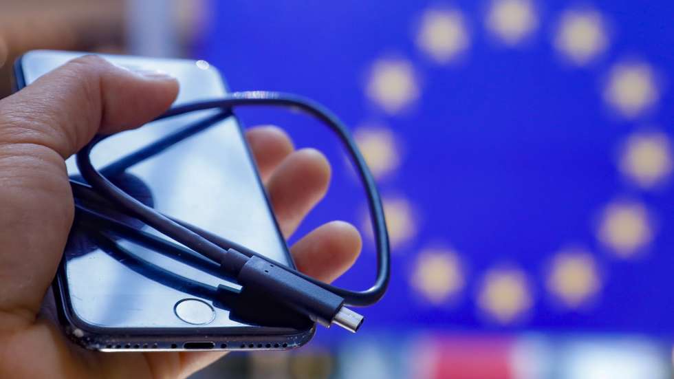 epa10000419 An Iphone with USB-C cable, at the European Parliament in Strasbourg, France, 07 June 2022. The EU have reached an agreement on legislation that will force all future smartphones sold in the EU including Apple's iPhone to be equipped with the USB-C port for wired charging by fall 2024.  EPA/JULIEN WARNAND