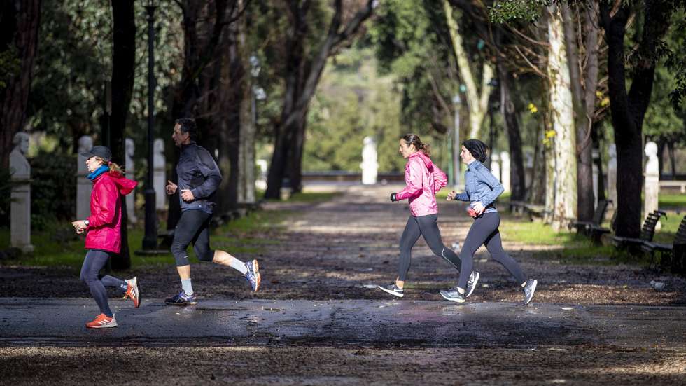 epa08915223 People go jogging in Borghese Park during the Covid-19 pandemic, Rome, Italy, 02 January 2021.  EPA/MASSIMO PERCOSSI
