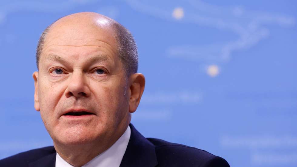 epa10256988 German Chancellor Olaf Scholz speaks at a press conference at the end of the second day of an EU Summit in Brussels, Belgium, 21 October 2022. EU leaders reached an agreement on Energy prices and agreed to work on measures to contain energy prices.  EPA/STEPHANIE LECOCQ