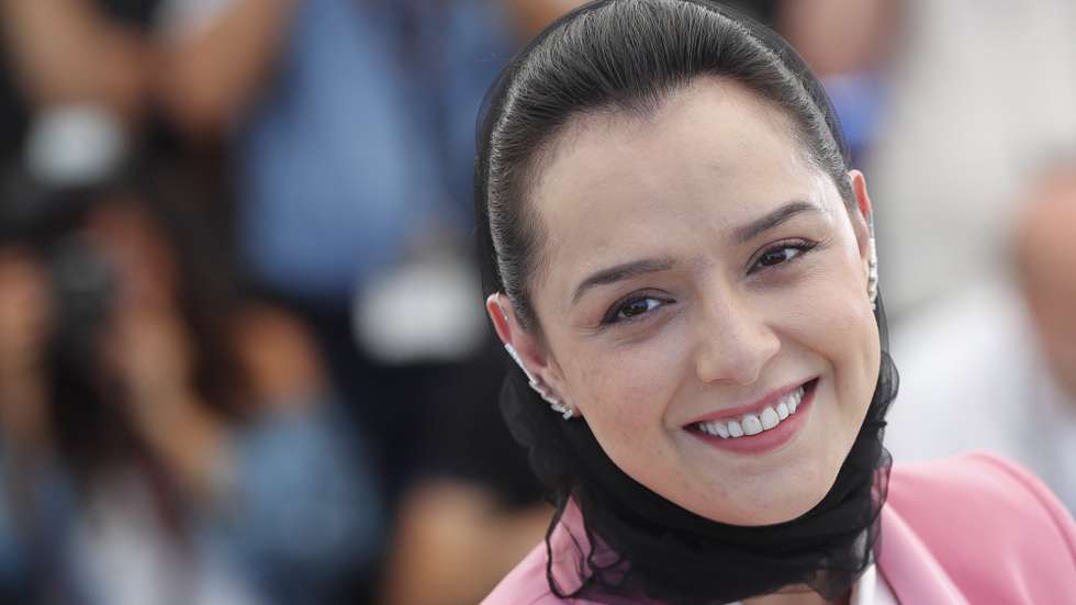 epa09976609 Taraneh Alidoosti attends the photocall for 'Leila's Brothers' during the 75th annual Cannes Film Festival, in Cannes, France, 26 May 2022. The movie is presented in the Official Competition of the festival which runs from 17 to 28 May.  EPA/GUILLAUME HORCAJUELO