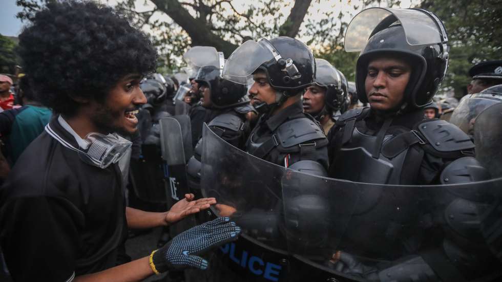 epa10281526 Opposition party supporters clash with police during an anti-government protest march in Colombo, Sri Lanka, 02 November 2022. Thousands of opposition party supporters and opposition lawmakers staged a protest march against the government's crackdown and over the alleged failure to address the worst economic crisis. Protests have been affecting the country for over seven months as Sri Lanka faces its worst-ever economic crisis in decades due to a lack of foreign reserves, resulting in severe shortages in food, fuel, medicine, and imported goods.  EPA/CHAMILA KARUNARATHNE