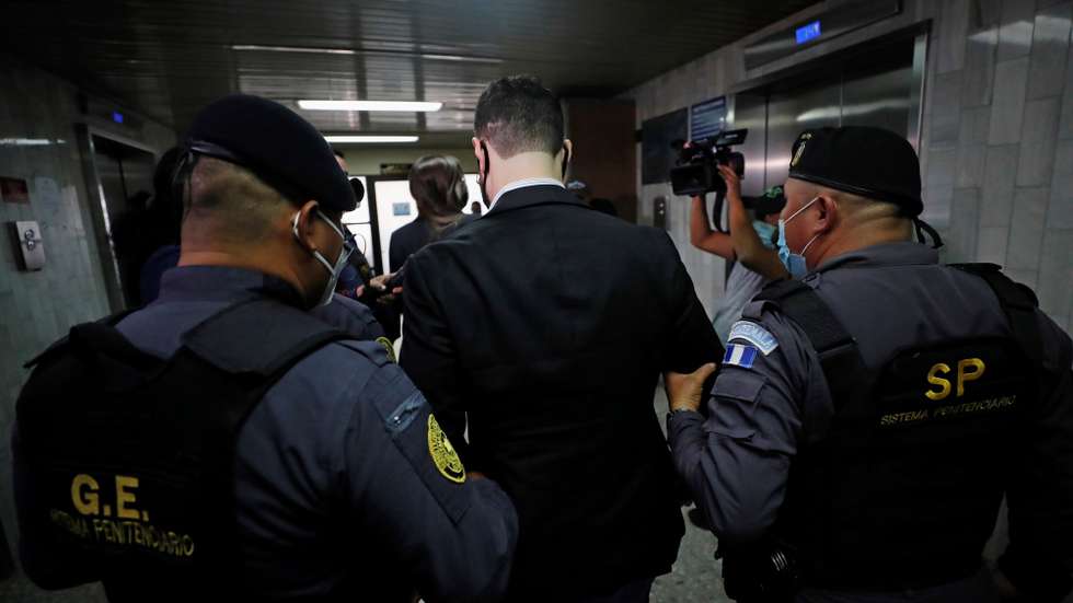 epa09571711 Ricardo Alberto Martinelli Linares (C), son of former Panamanian President Ricardo Martinelli, leaves the Tower of Courts after the ruling that orders his extradition to the United States, in Guatemala City, Guatemala, 08 November 2021. A Guatemalan court on 08 November ordered the extradition to the United States of Ricardo Martinelli Linares, son of former Panamanian President Ricardo Martinelli (2009-2014), to be tried for money laundering in a case linked to the Brazilian firm Odebrecht. The decision of the Third Criminal Sentencing Court of the Guatemalan Judicial Organ took place after Martinelli Linares delivered a memorial in which he voluntarily accepted his extradition.  EPA/ESTEBAN BIBA