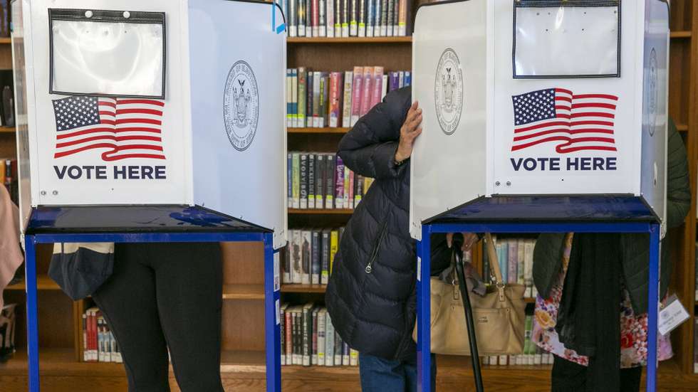 epa10294379 People vote at a polling site in the Central Brooklyn Public Library in the Brooklyn borough of New York, New York, USA, 08 November 2022. The US midterm elections are held every four years at the midpoint of each presidential term and this year include elections for all 435 seats in the House of Representatives, 35 of the 100 seats in the Senate and 36 of the 50 state governors as well as numerous other local seats and ballot issues.  EPA/SARAH YENESEL