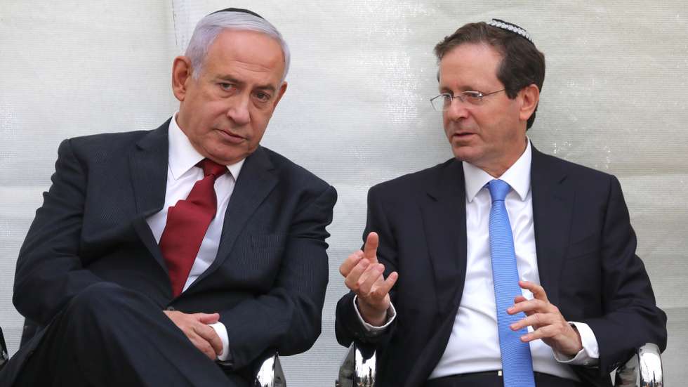 epa09277507 Former Israeli Prime Minister Benjamin Netanyahu (L) and Israeli President elect Isaac Herzog attend a memorial service for Netanyahu's brother fallen Israeli soldier Yoni Netanyahu in mount Herzel in Jerusalem, Israel, 16 June 2021.  EPA/ABIR SULTAN