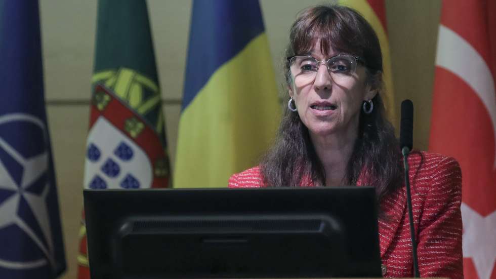 A ministra da Defesa Nacional, Helena Carreiras, discursa durante a sessão de inauguração do 1.º Centro de Excelência da NATO em Portugal, Lisboa, 20 de outubro de 2021. ANTÓNIO COTRIM/LUSA