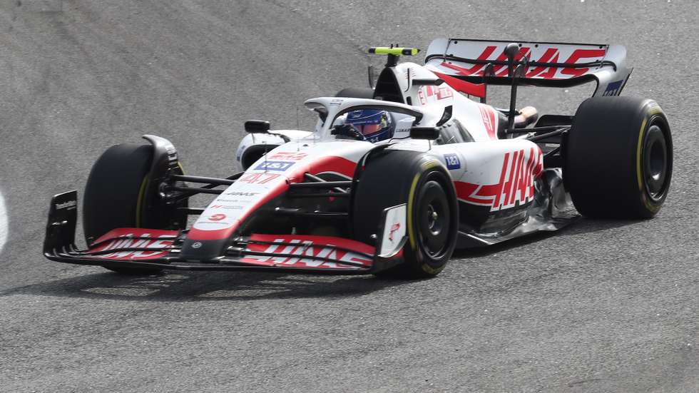 epa10304277 German Formula One driver Mick Schumacher of Haas F1 Team in action during the Formula One Brazilian Grand Prix, in Sao Paulo, Brazil, 13 November 2022.  EPA/Sebastiao Moreira
