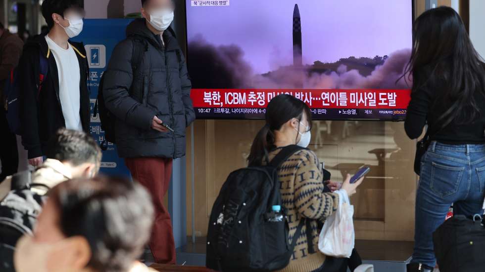 epa10311682 People watch a TV report at Seoul Station in Seoul, South Korea, 18 November 2022, on North Korea's firing of an apparent long-range ballistic missile toward the East Sea earlier in the day.  EPA/YONHAP E1/20221118143000/SOUTH KOREA OUT