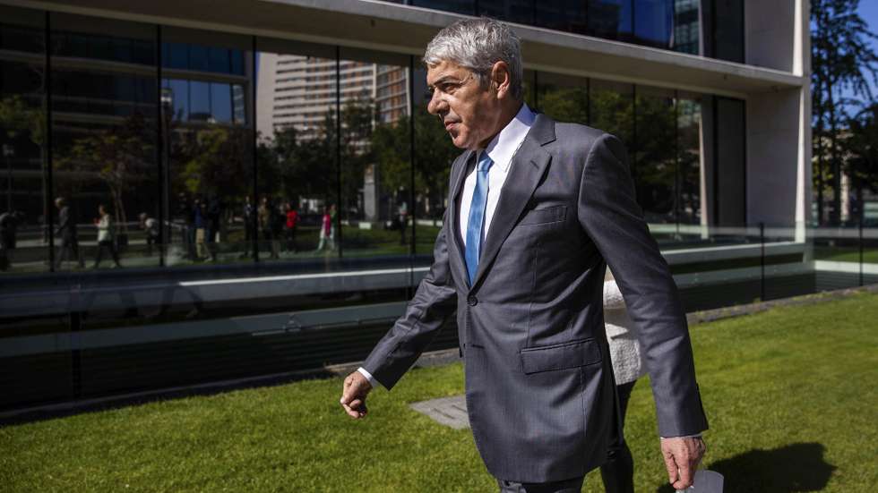 O antigo primeiro-ministro, José Sócrates, após falar aos jornalistas à chegada ao Campus de Justiça, para ser ouvido pela juíza Margarida Alves sobre viagens ao Brasil, em Lisboa, 30 de junho de 2022. JOSE SENA GOULAO/LUSA