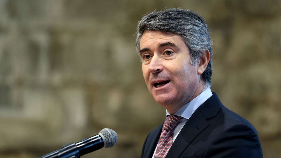 José Luís Carneiro, ministro da Administração Interna, discursa durante a cerimónia de apresentação do reforço de meios policiais para o distrito de Braga, no Paço dos Duques de Bragança em Guimarães, 28 de novembro 2022. ESTELA SILVA/LUSA