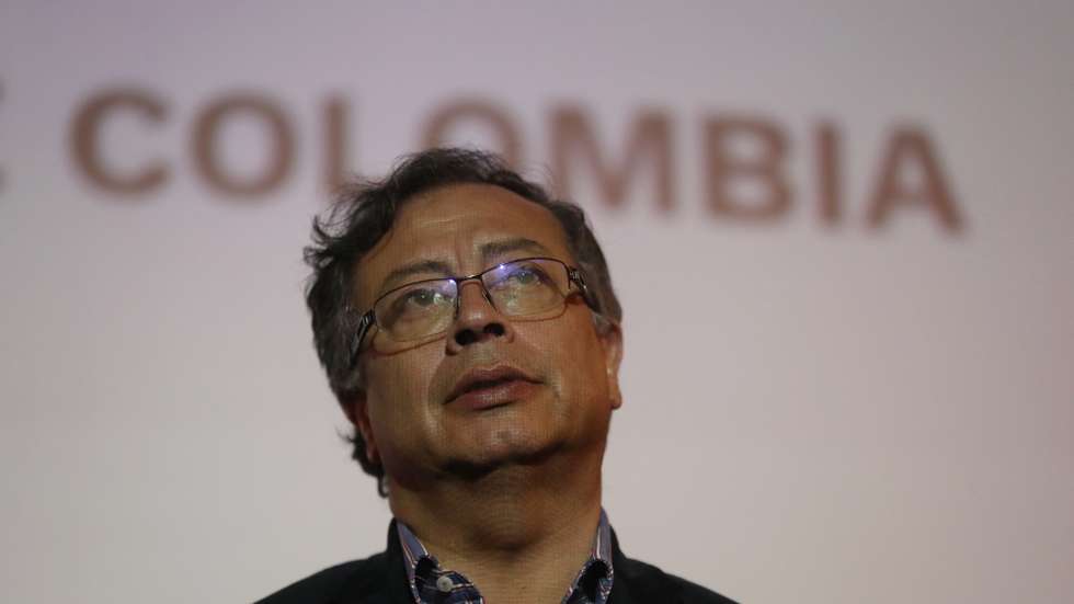 epa10326554 The President of Colombia, Gustavo Petro, speaks during a meeting with the Colombian community in Mexico City, Mexico, 24 November 2022. Petro arrived in Mexico this Thursday night, where he assured that he will speak with the country's President, AndrÃ©s Manuel Lopez Obrador, about the need for a change in drug policy in Latin America, since he considered that of the last 50 years as 'a failure'.  EPA/SÃ¡shenka GutiÃ©rrez