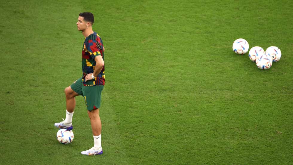 Ronaldo teve um aquecimento diferente dos outros suplentes, passando mais tempo juntos das opções iniciais de Fernando Santos