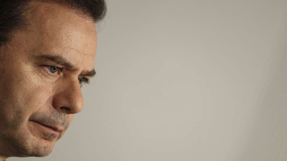 O presidente do PSD, Luís Montenegro, faz uma declaração do final da Comissão permanente, onde anunciou que o grupo parlamentar social-democrata vai entregar um projeto de resolução a pedir um referendo sobre a despenalização da eutanásia, Lisboa, 05 de dezembro de 2022. ANDRÉ KOSTERS/LUSA