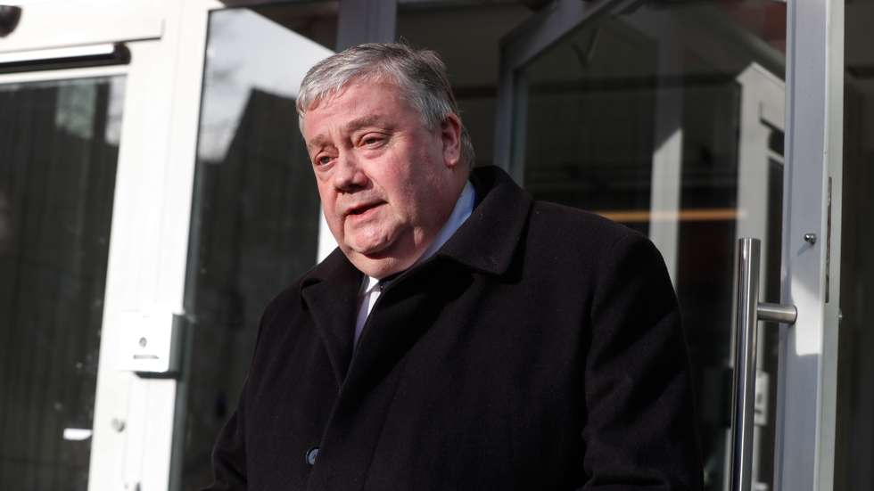 epa10363258 Marc Tarabella, MEP of Belgian nationality belonging to the Socialist Party leaves the party headquarters after a vigilance committee following allegations of his involvement in the Qatar corruption case in Brussels, Belgium, 13 December 2022.  EPA/STEPHANIE LECOCQ