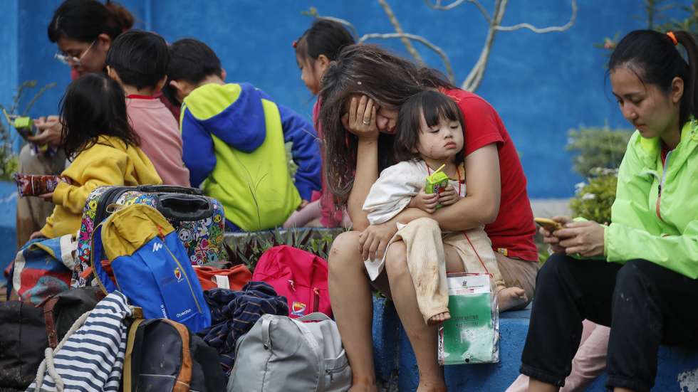 epaselect epa10368127 Survivors take a rest at police station after a landslide hit the campsite in Batang Kali, state of Selangor, Malaysia, 16 December 2022. A landslide at a tourist campground in Malaysia left 16 people dead. According to the authorities, others were feared buried at the site at an organic farm outside the capital of Kuala Lumpur.  EPA/FAZRY ISMAIL