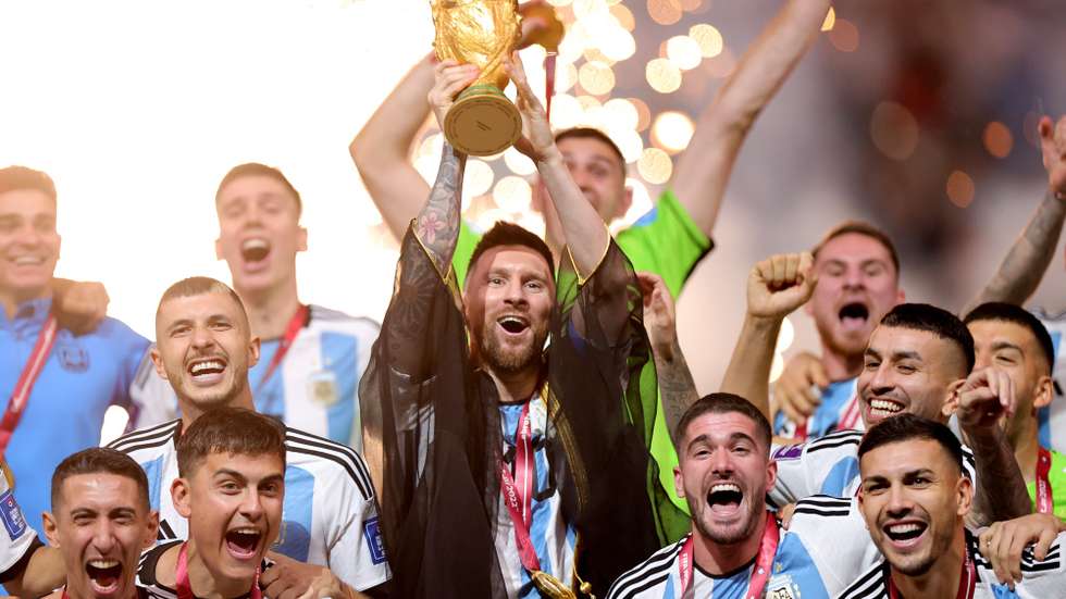 epa10373065 Lionel Messi (C) of Argentina lifts the World Cup trophy after winning the FIFA World Cup 2022 Final between Argentina and France at Lusail stadium, Lusail, Qatar, 18 December 2022.  EPA/Friedemann Vogel