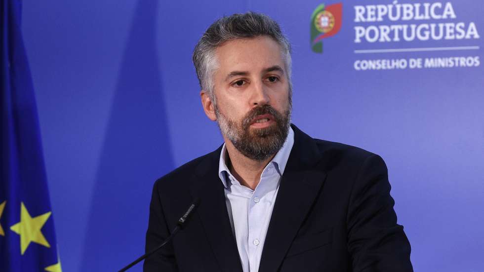 O ministro das Infraestruturas e Habitação, Pedro Nuno Santos, intervém durante a conferência de imprensa no final da reunião do Conselho de Ministros, que decorreu nas instalações do antigo Ministério do Mar, em Algés, Oeiras, 22 de dezembro de 2022. ANTÓNIO COTRIM/LUSA