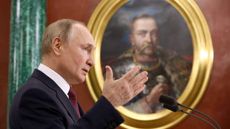 epa10376497 Russian President Vladimir Putin attends a news conference following a meeting of the State Council on implementing the youth policy in current conditions, at the Kremlin in Moscow, Russia, 22 December 2022.  EPA/VALERIY SHARIFULIN/SPUTNIK/KREMLIN POOL MANDATORY CREDIT