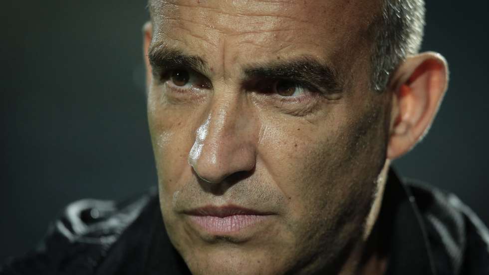 Famalicao’s head coach Joao Pedro Sousa during their Portuguese First League soccer match with Sporting held at Municipal de Famalicao stadium in Famalicao, Portugal, 13th November 2022. MANUEL FERNANDO ARAUJO/LUSA
