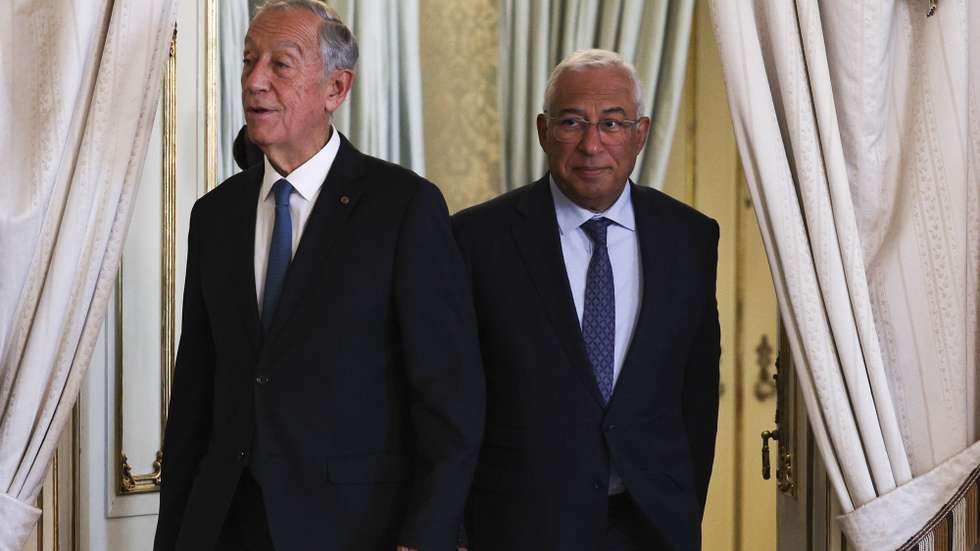 O Presidente da República, Marcelo Rebelo de Sousa (E), acompanhado pelo primeiro-ministro, António Costa (D), chegam para participar na cerimónia de posse dos novos secretários de Estado, no palácio de São Bento, em Lisboa, 02 de dezembro de 2022. TIAGO PETINGA/LUSA