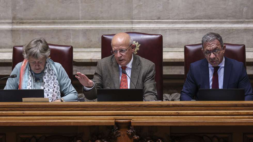 O presidente da Assembleia da República, Augusto Santos Silva, intervém no debate parlamentar a pedido do Chega com o tema "As forças de segurança e as suas carreiras, o racismo e a perseguição por parte do poder político em Portugal", esta tarde na Assembleia da República em Lisboa, 15 de dezembro de 2022. MIGUEL A. LOPES/LUSA