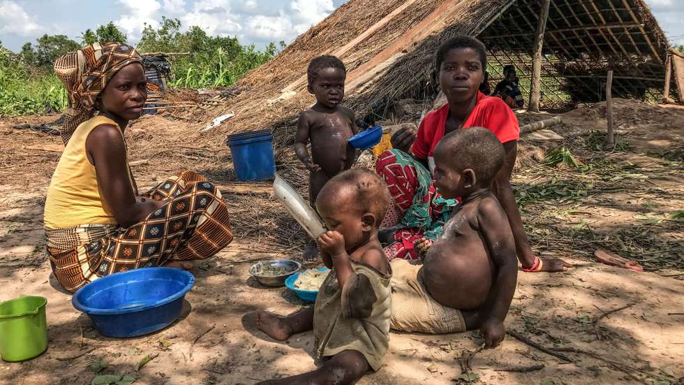 Casas destruídas pelo ciclone Gombe, bairro de Topelane, vila de Monapo, província de Nampula, Moçambique, 13 de março de 2022. A tempestade Gombe chegou à costa moçambicana na madrugada de sexta-feira na categoria de ciclone intenso com chuva torrencial e vento de 165 quilómetros por hora, com rajadas superiores a 200 km/hora. ANDRÉ CATUEIRA/LUSA