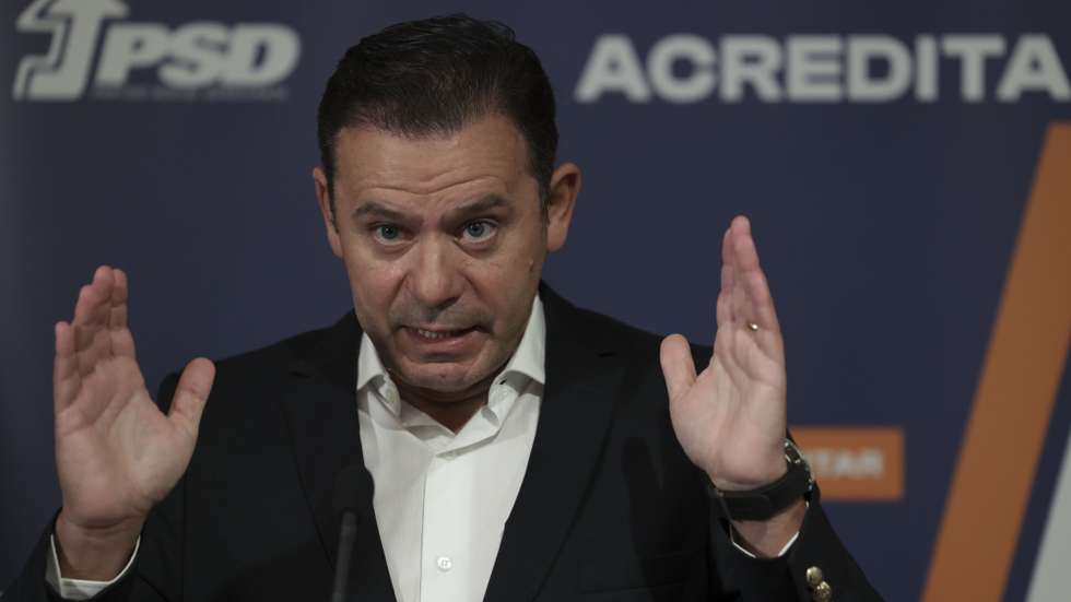 O presidente  do Partido Social Democrata (PSD), Luis Montenegro, fala aos jornalistas durante a reunião do Conselho Estratégico Nacional do seu Partido, 07 janeiro 2023, em Lisboa. MANUEL DE ALMEIDA/LUSA