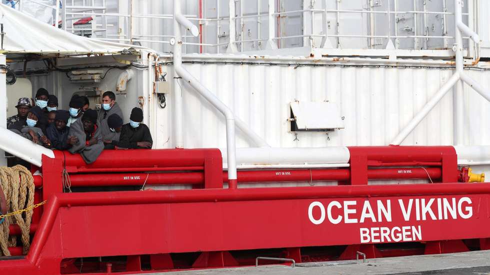 epa10383723 The 'Ocean Viking' moors at the port of Ravenna, Italy, 31 December 2022. The search-and-rescue vessel of NGO SOS Mediterranee reached port with 113 migrants on board, including a 17-days-old newborn.  EPA/PASQUALE BOVE