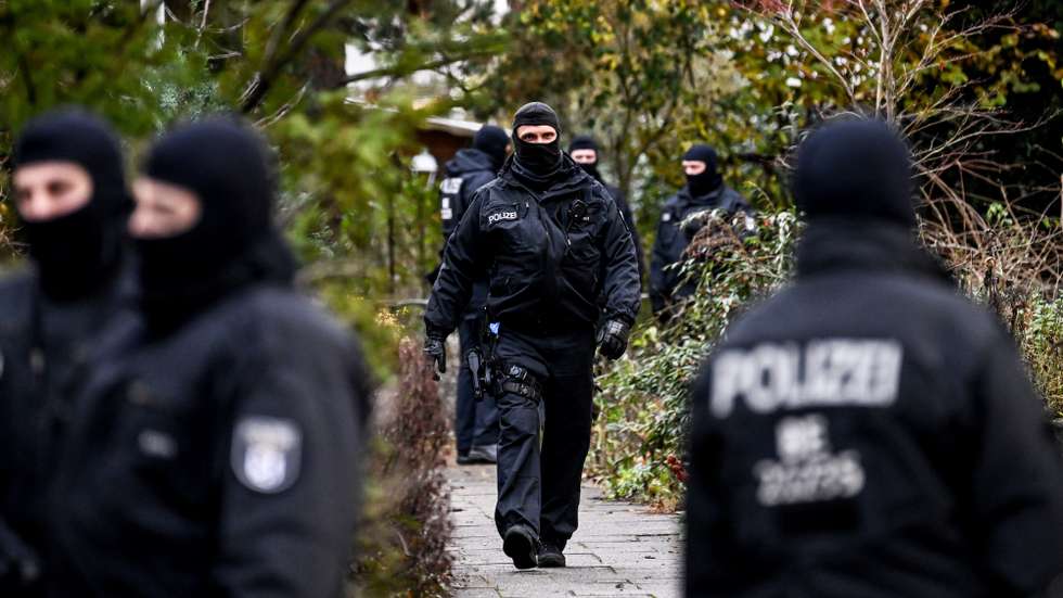 epa10353400 Police officers work during a raid in Berlin, Germany, 07 December 2022. Twenty-five people allegedly affiliated to the so-called Reichs Citizens (Reichsbuerger) movement were arrested in raids across Germany on suspicion of plotting to overthrow the government, a spokesperson for the Federal Prosecutor's office said. A group of far-right and ex-military figures are suspected to have planned to storm the parliament building, the Reichstag, and seize power.  EPA/FILIP SINGER