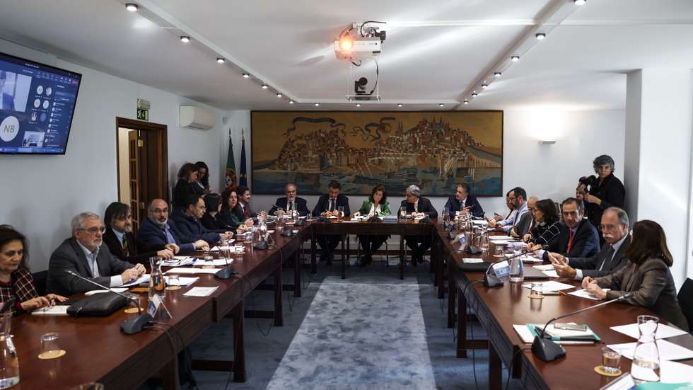 A ministra do Trabalho, Solidariedade e Segurança Social, Ana Mendes Godinho (C), durante a reunião plenária do Conselho Permanente de Concertação Social realizada no Conselho Económico e Social  (CES), Lisboa, 18 de janeiro de 2023.   MANUEL DE ALMEIDA/LUSA