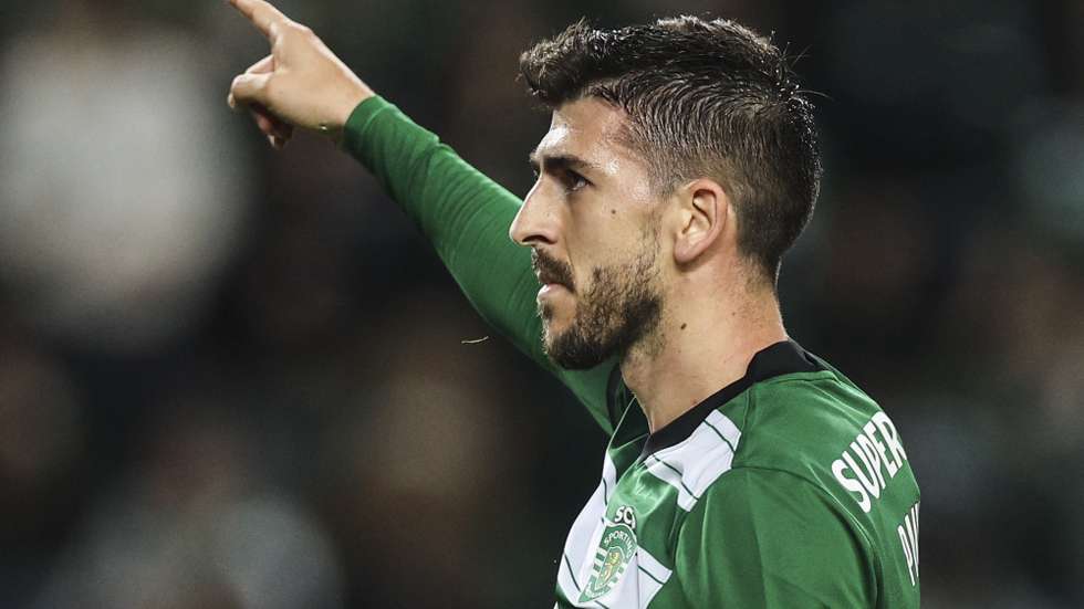 epa10382000 Sporting player Paulinho celebrates after scoring a goal against Pacos de Ferreira during the Portuguese First League soccer match in Lisbon, Portugal, 29 December 2022.  EPA/MIGUEL A. LOPES