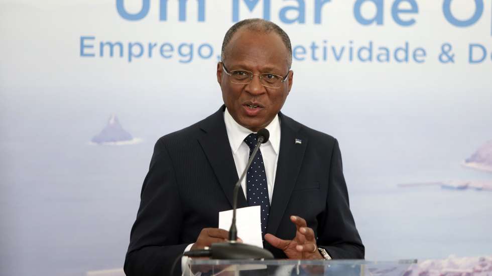 epa10421272 Prime Minister of Cape Verde, Ulisses Correia e Silva and UN Secretary-General Antonio Guterres (not pictured) during a joint press conference at the beginning of a three-day visit to the archipelago, Sao Vicente, 21 January 2023.  EPA/ELTON MONTEIRO