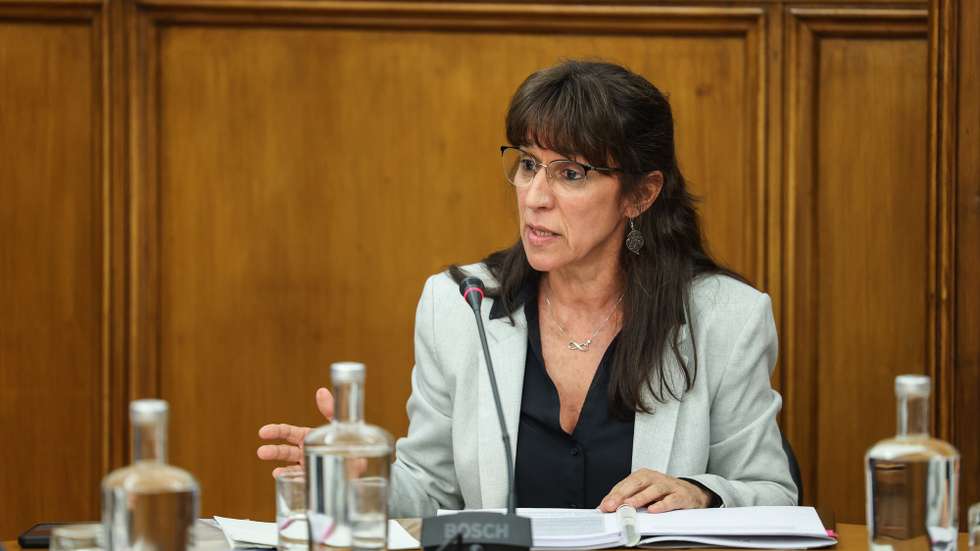 A ministra da Defesa Nacional, Helena Carreiras, durante a sua audição na Comissão de Defesa Nacional, ao abrigo do n.º 5 do artigo 104.º do Regimento da Assembleia da República, incluindo um ponto sobre o processo de revisão do Regulamento da Avaliação do Mérito dos Militares das Forças Armadas (RAMMFA), a requerimento do grupo parlamentar do PCP, na Assembleia da República, em Lisboa, 28 de fevereiro de 2023. MIGUEL A. LOPES/LUSA