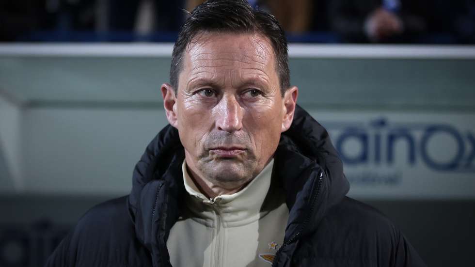 epa10491326 SL Benfica head coach Roger Schmidt reacts during the Portuguese First League soccer match, between FC Vizela vs SL Benfica, at FC Vizela stadium in Vizela, Portugal, 25 February 2023.  EPA/MANUEL FERNANDO ARAUJO