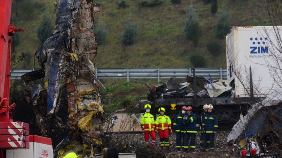 epa10498800 Firefighters and rescuers operate in the aftermath of a train collision near Larissa city, Greece, 02 March 2023. The rescue workers searching for missing passengers are continuing to focus their efforts on the third carriage and are now attempting to cut it up so that its weight can be more evenly distributed so it can be moved. Teams are also looking through the charred remnants of the first two carriages with the assistance of cranes, which are utterly destroyed and also caught fire, working with great care due to the highly dangerous conditions. The confirmed death toll from the deadly Tempi train disaster had climbed to 46 on Thursday 02 March morning, a fire brigade spokesperson said, while 57 people injured in the crash remained in hospital, six of them in ICUs.  EPA/APOSTOLIS DOMALIS