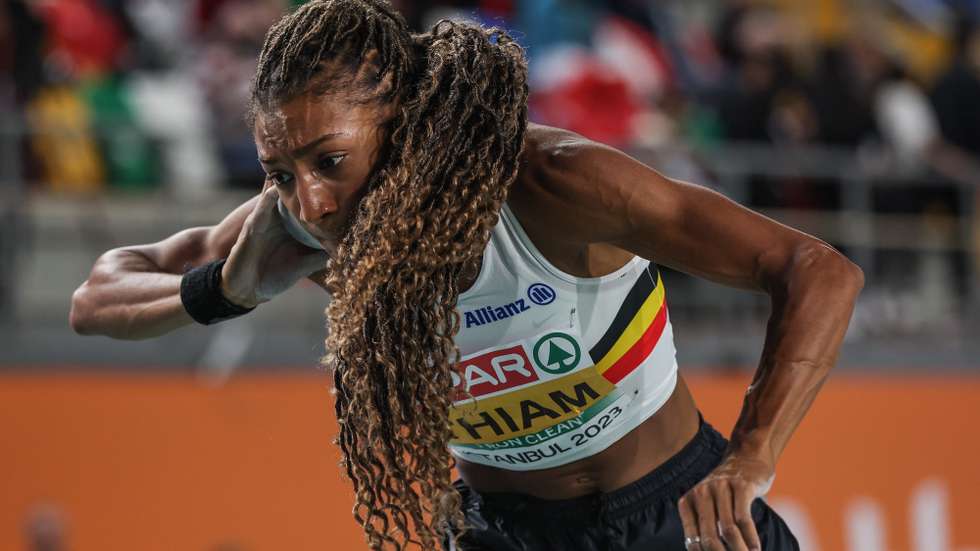epa10500277 Nafissatou Thiam of Belgium competes in the Women's Shot Put Pentathlon at the European Athletics Indoor Championships in Istanbul, Turkey, 03 March 2023.  EPA/TOLGA BOZOGLU
