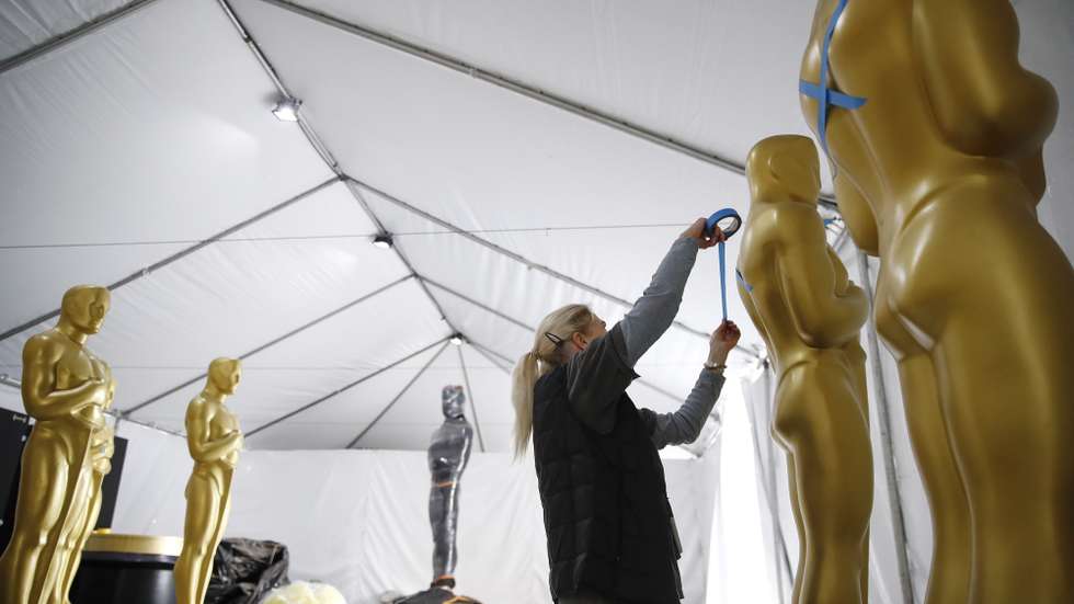 epaselect epa10510032 Antje Menikheim puts tape on an Oscar statue as various statues are worked on as preparations for the 95th annual Academy Awards ceremony get underway in Los Angeles, California, USA, 08 March 2023. The 95th Academy Awards ceremony will take place at the Dolby Theatre in Los Angeles on 12 March 2023.  EPA/CAROLINE BREHMAN