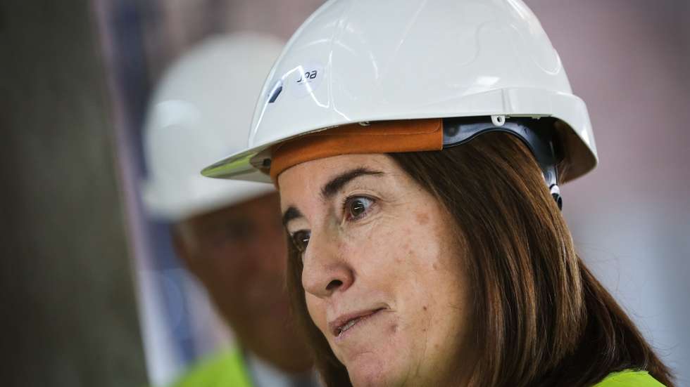 A ministra do Trabalho, Solidariedade e Segurança Social, Ana Mendes Godinho, discursa durante a visita às obras da Unidade Social Integrada da Portela, em Loures, 14 de março de 2023. RODRIGO ANTUNES/LUSA