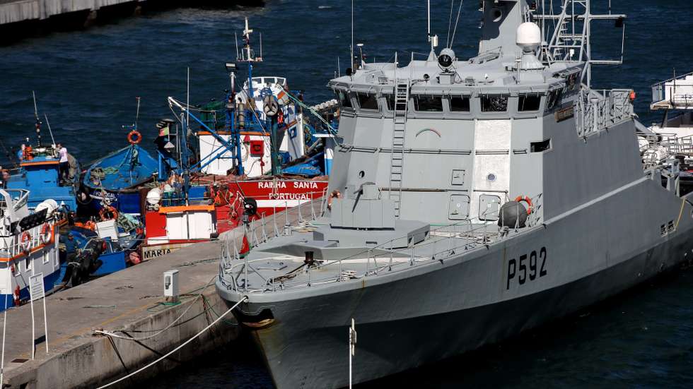A Marinha ordenou uma inspeção às condições de segurança do navio Mondego, que no sábado serviram de argumento para que parte da guarnição se tenha recusado a embarcar para cumprir uma missão militar, disse à Lusa fonte da Armada, Funchal, Madeira, 14 de março de 2023. Os 13 militares que se recusaram a embarcar alegando “razões de segurança”, tal como manifestaram num documento, encontravam-se ao principio desta tarde retidos no navio, confirmou fonte da Marinha à Lusa. JOÃO HOMEM GOUVEIA/LUSA