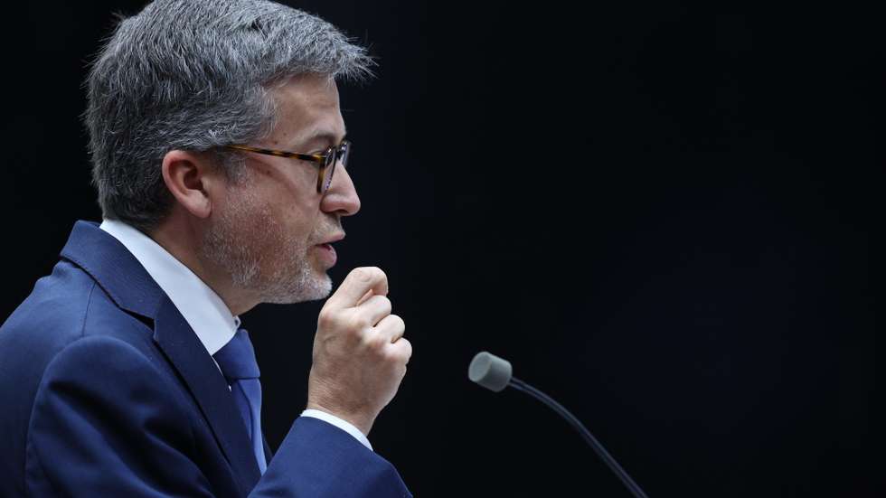 O presidente da Câmara Municipal de Lisboa, Carlos Moedas durante a conferência "30 Anos PER: Génese e impacto nos territórios” ,no âmbito das comemorações dos 30 anos do Programa Especial de Realojamento (PER), no Pólo da Ajuda da Faculdade de Arquitetura da Universidade de Lisboa, 18 março 2023. TIAGO PETINGA/LUSA
