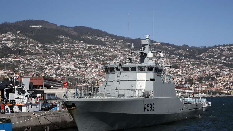 A Marinha ordenou uma inspeção às condições de segurança do navio Mondego, que no sábado serviram de argumento para que parte da guarnição se tenha recusado a embarcar para cumprir uma missão militar, disse à Lusa fonte da Armada, Funchal, Madeira, 14 de março de 2023. Os 13 militares que se recusaram a embarcar alegando “razões de segurança”, tal como manifestaram num documento, encontravam-se ao principio desta tarde retidos no navio, confirmou fonte da Marinha à Lusa. JOÃO HOMEM GOUVEIA/LUSA