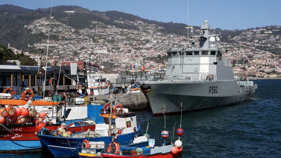A Marinha ordenou uma inspeção às condições de segurança do navio Mondego, que no sábado serviram de argumento para que parte da guarnição se tenha recusado a embarcar para cumprir uma missão militar, disse à Lusa fonte da Armada, Funchal, Madeira, 14 de março de 2023. Os 13 militares que se recusaram a embarcar alegando “razões de segurança”, tal como manifestaram num documento, encontravam-se ao principio desta tarde retidos no navio, confirmou fonte da Marinha à Lusa. JOÃO HOMEM GOUVEIA/LUSA