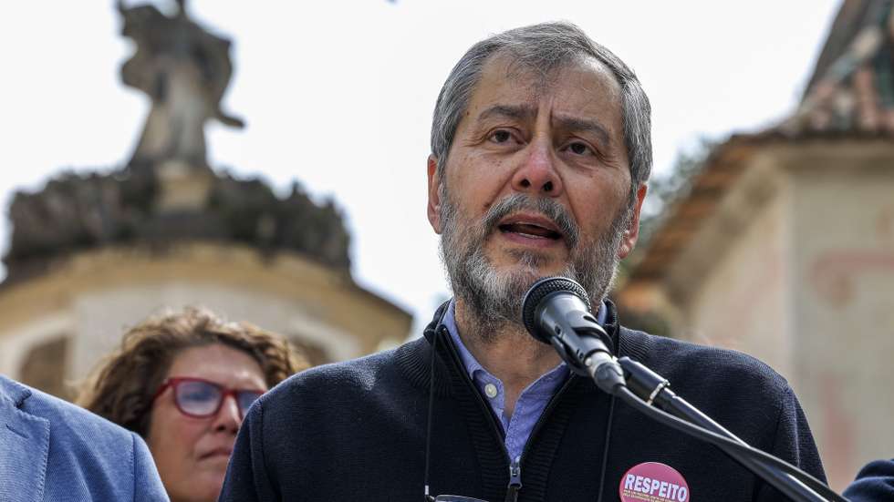 O secretário-geral da FENPROF, Mário Nogueira, intervém na conferência de imprensa das organizações sindicais de professores, ASPL, FENPROF, FNE, PRÓ-ORDEM, SEPLEU, SINAPE, SINDEP, SIPE e SPLIU, para dar a conhecer o formato da nova ronda de greves por distrito - durante 18 dias úteis, de 17 de abril a 12 de maio -, bem como outras ações que vão ser levadas a efeito, devido à "indisponibilidade do Ministério da Educação para recuperar o tempo de serviço e tomar outras medidas que os docentes reclamam", em Coimbra, 29 de março de 2023. PAULO NOVAIS/LUSA